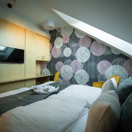 Hotel Eleven Business & Sport 3*