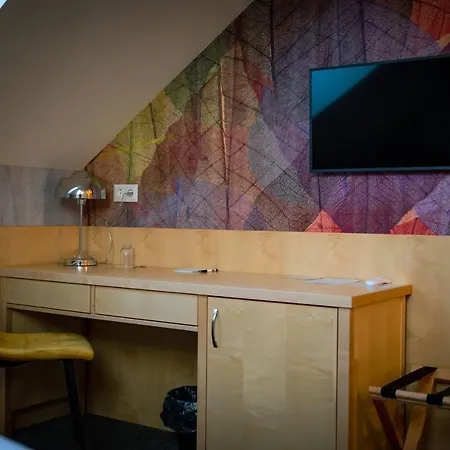 Eleven Business & Sport Hotel 3*