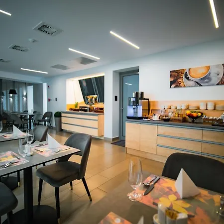호텔 Eleven Business & Sport Jaszarokszallas