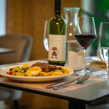 Eleven Business & Sport Hotel 3*