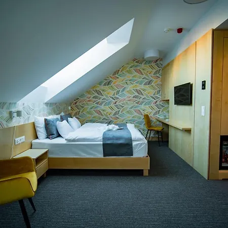 Hotel Eleven Business & Sport 3*