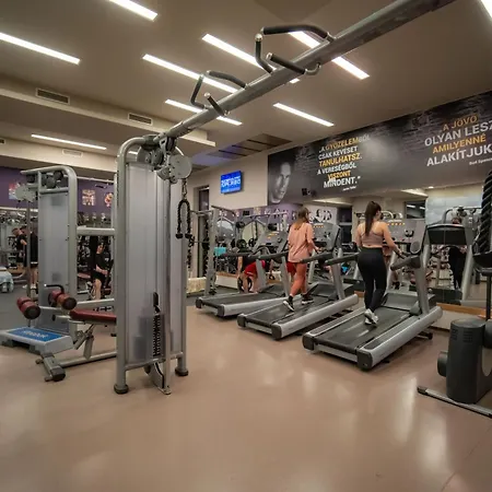 Eleven Business & Sport 호텔 Jaszarokszallas