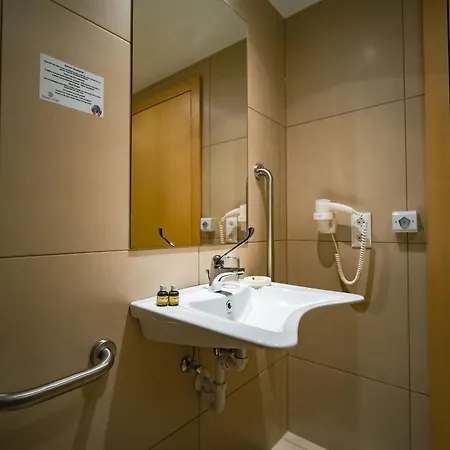 Eleven Business & Sport Hotel 3*