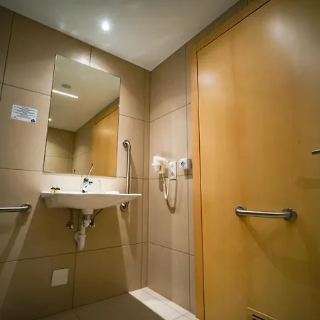 Eleven Business & Sport 3* Jaszarokszallas