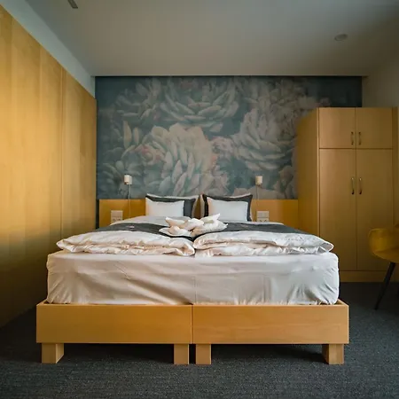 Hotel Eleven Business & Sport 3*